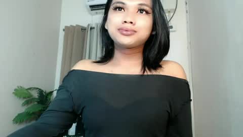 Snapshot of seductivedeluxe69 chatting on June 14, 7:05 pm Deluxe online show from June 14, 7:05 pm