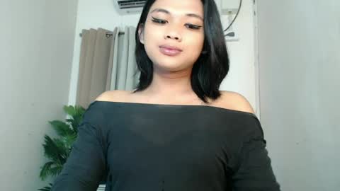 Snapshot of seductivedeluxe69 chatting on June 15, 10:23 pm Deluxe online show from June 15, 10:23 pm