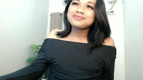 Snapshot of seductivedeluxe69 chatting on July 10, 5:48 pm Deluxe online show from July 10, 5:48 pm