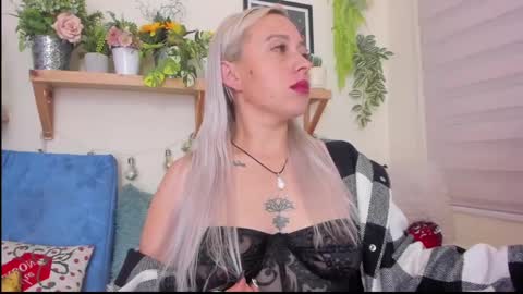 Snapshot of sejmet_5 chatting on December 31, 5:55 am Yeyis online show from December 31, 5:55 am