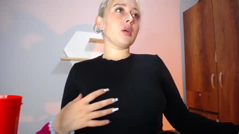 Snapshot of sejmet_5 chatting on January 9, 2:43 am Yeyis online show from January 9, 2:43 am