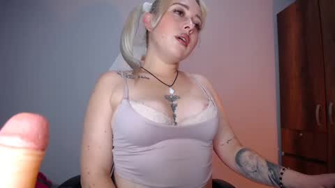 Snapshot of sejmet_5 chatting on January 16, 2:51 am Yeyis online show from January 16, 2:51 am