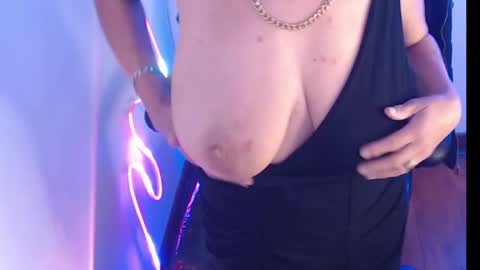 Snapshot of selena_ferreira chatting on May 11, 4:04 pm Selena online show from May 11, 4:04 pm