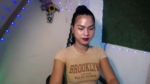 Snapshot of selena_fox2000 chatting on May 21, 1:45 am selena_fox2000 online show from May 21, 1:45 am