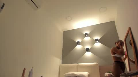 Selena online show from November 6, 11:00 am