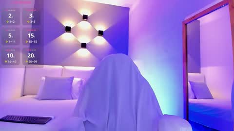 Selena online show from December 18, 12:44 pm