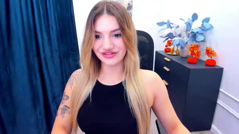 Snapshot of selenaemoore chatting on October 13, 7:36 pm selenaemoore online show from October 13, 7:36 pm