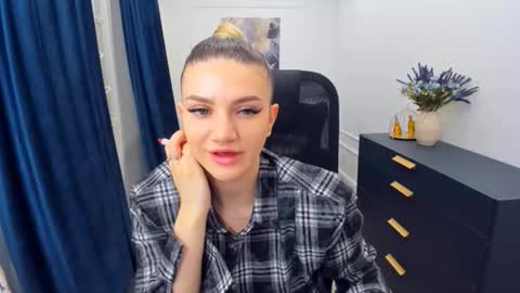 selenaemoore online show from February 21, 5:08 am