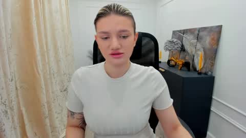 selenaemoore online show from May 30, 3:47 am