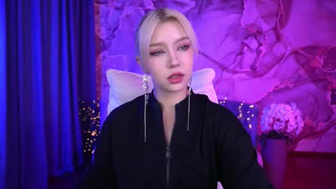 selenairis online show from October 3, 6:43 am