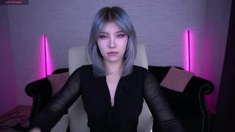 selenairis online show from April 1, 12:00 am