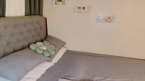 Snapshot of selenareyes chatting on February 3, 7:57 am JC online show from February 3, 7:57 am