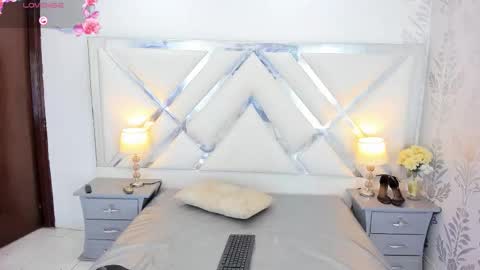 Selena reyess online show from January 6, 12:20 pm