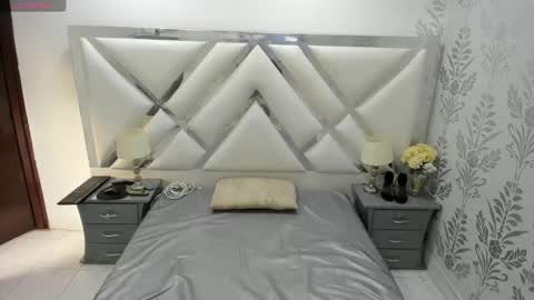 Selena reyess online show from January 7, 12:29 pm