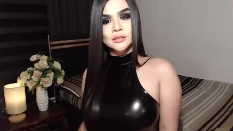 Selena online show from December 4, 8:45 am