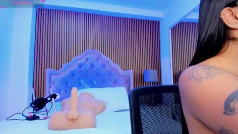 selenastonne online show from November 16, 8:14 pm