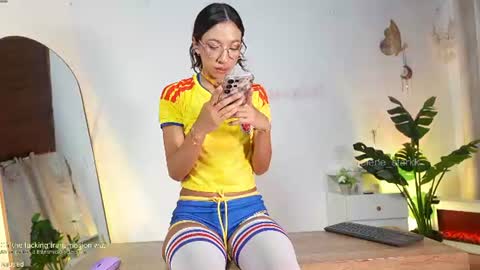  Sel Your Little butterfly  online show from July 4, 1:12 am