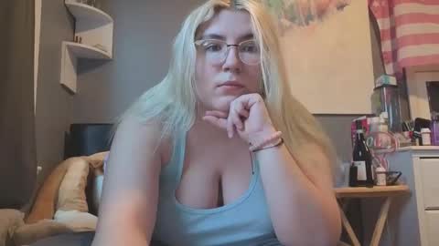 Selene online show from April 2, 12:25 pm