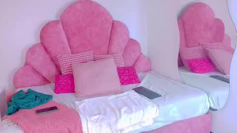 Snapshot of selenegibson__ chatting on February 6, 7:50 pm SELENE GIBSON online show from February 6, 7:50 pm