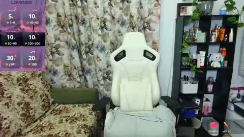 Snapshot of selenna57 chatting on December 9, 7:18 pm Selenna online show from December 9, 7:18 pm