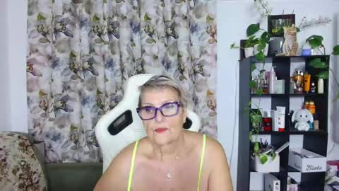 Snapshot of selenna57 chatting on January 22, 6:52 pm Selenna online show from January 22, 6:52 pm