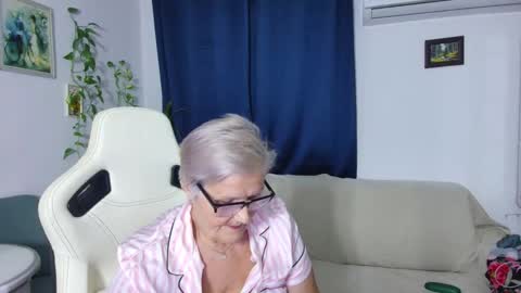 Snapshot of selenna57 chatting on November 27, 6:43 pm Selenna online show from November 27, 6:43 pm