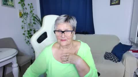 Selenna online show from February 11, 6:24 pm