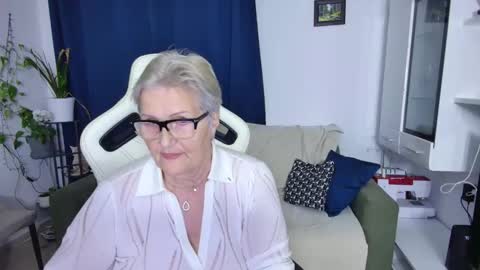 Selenna online show from April 14, 4:57 pm