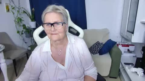 Selenna online show from April 15, 7:58 pm