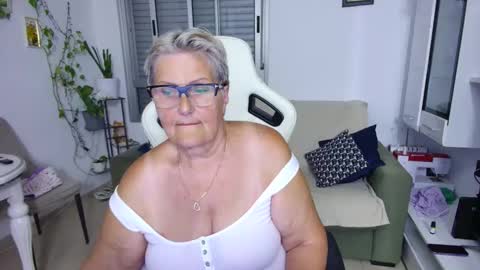 Selenna online show from May 23, 5:17 pm