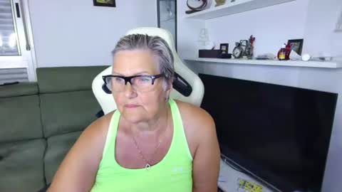 Snapshot of selenna57 chatting on June 18, 5:28 pm Selenna online show from June 18, 5:28 pm