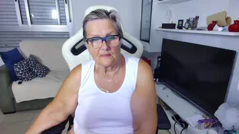 Snapshot of selenna57 chatting on June 25, 5:17 pm Selenna online show from June 25, 5:17 pm