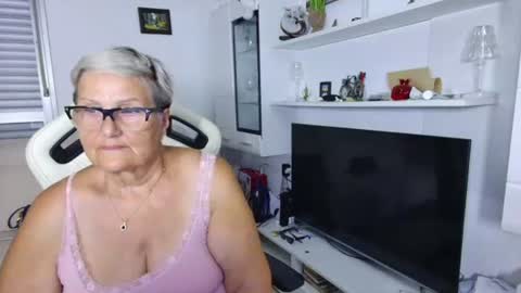 Snapshot of selenna57 chatting on July 6, 5:26 pm Selenna online show from July 6, 5:26 pm