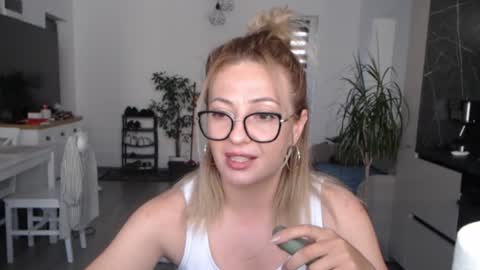 Selenna online show from July 12, 3:03 pm