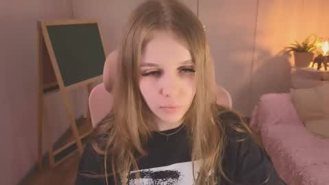 selens_hells_weet online show from May 1, 2:10 pm