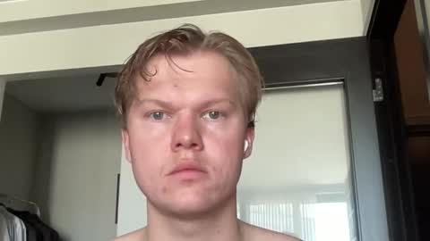 Snapshot of self_facial_lover chatting on April 4, 11:40 am self_facial_lover online show from April 4, 11:40 am