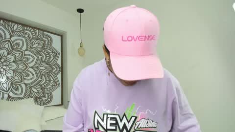 Snapshot of selket_ chatting on January 21, 11:03 am Selket online show from January 21, 11:03 am