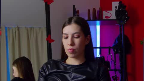 Nicole online show from February 3, 6:22 am