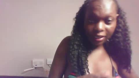 Snapshot of sellinprencess2 chatting on April 15, 11:27 pm verah online show from April 15, 11:27 pm