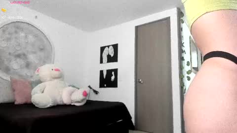 Snapshot of selyn_ chatting on June 27, 1:50 pm Selyn online show from June 27, 1:50 pm