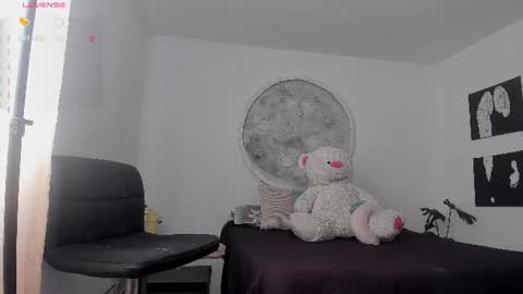 Snapshot of selyn_ chatting on June 29, 4:18 pm Selyn online show from June 29, 4:18 pm