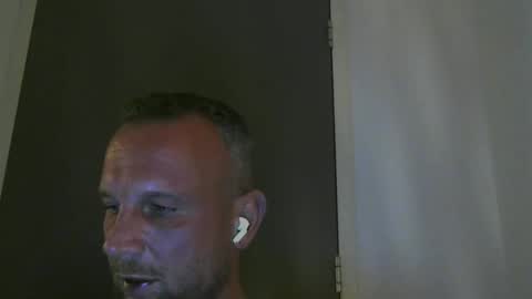 Snapshot of sence08 chatting on October 31, 6:31 pm sence08 online show from October 31, 6:31 pm