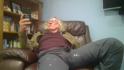 Snapshot of seniorfuntime1556 chatting on January 28, 8:26 pm Summiteer online show from January 28, 8:26 pm