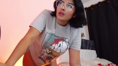 Snapshot of sensual_flame chatting on December 4, 1:47 am Camille and sophie online show from December 4, 1:47 am