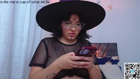 Snapshot of sensual_flame chatting on December 27, 6:14 am Camille and sophie online show from December 27, 6:14 am