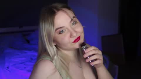 Snapshot of sensual_girrrl chatting on May 21, 11:56 pm Ilona online show from May 21, 11:56 pm