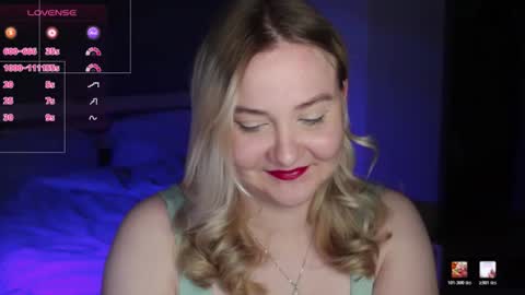 Snapshot of sensual_girrrl chatting on May 26, 12:06 am Ilona online show from May 26, 12:06 am