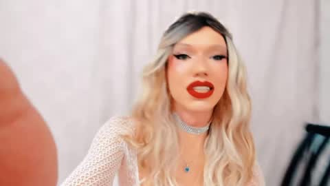 Snapshot of sensual_miss_mia chatting on May 1, 12:04 am Mia online show from May 1, 12:04 am