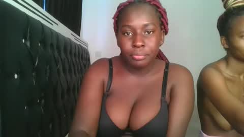 Snapshot of sensual_ria chatting on May 19, 6:31 am sensual_ria online show from May 19, 6:31 am