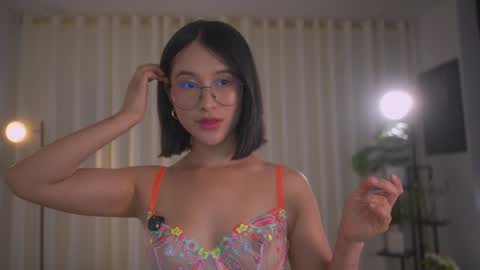 Maria- OF sensual bee online show from January 9, 2:11 am